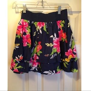 Hollister skirt. Floral. Navy blue